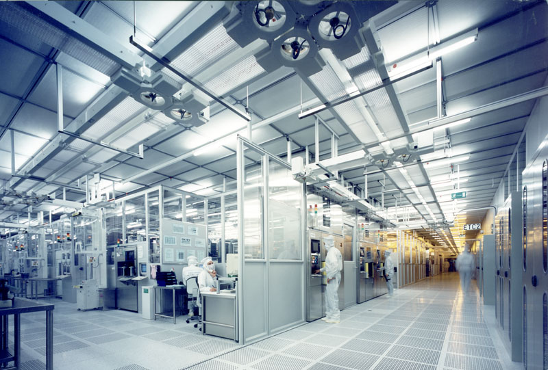 1995: First semiconductor factory built on conveyor dispatch