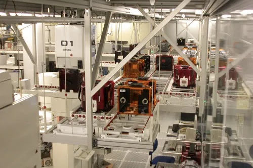 Patented Hybrid AMHS technology integrating conveyors and OHT into a single intelligent, modular system